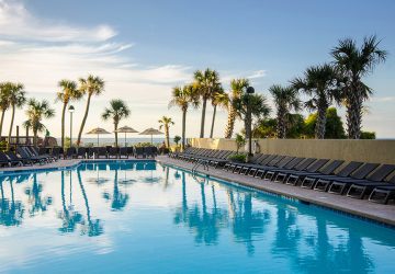 Ocean Reef Outdoor Oceanfront Pool